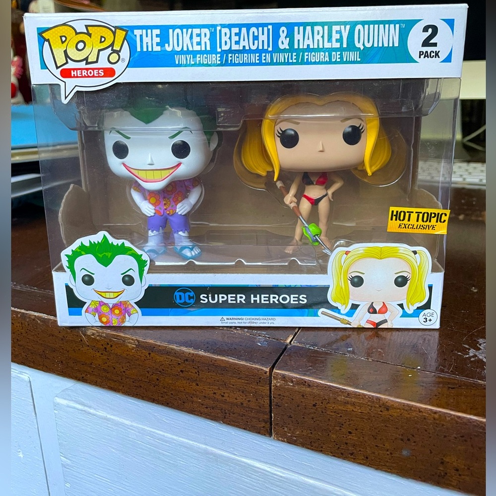 Funko Pop Heroes: The Joker (Beach) & Harley Quinn HT exclusive (box damage)